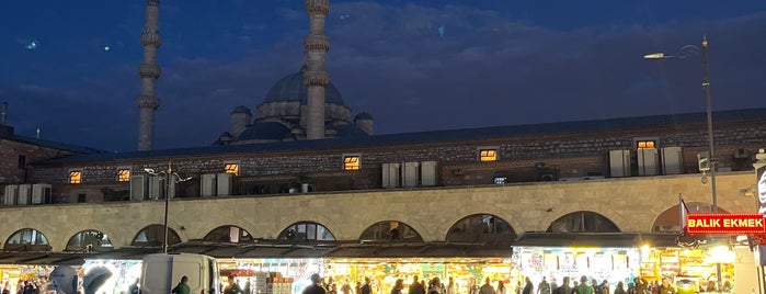 Eminönü Kapalı Carşı is one of Mekanlar Memleket.