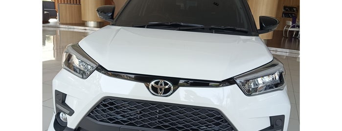 Toyota Margonda (PT Setia Jaya Mobilindo) Authorized Toyota Dealer is one of Places Penina Mezei visited last year.