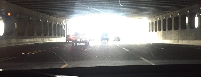 I-85 Tunnel is one of สถานที่ที่ Chester ถูกใจ.