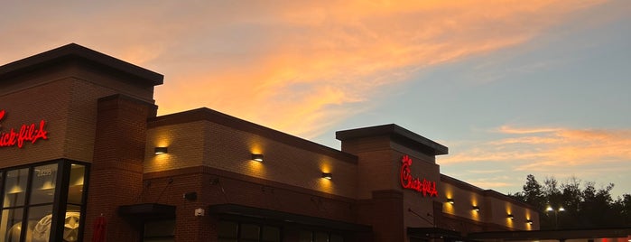 Chick-fil-A is one of Lugares favoritos de Eve.