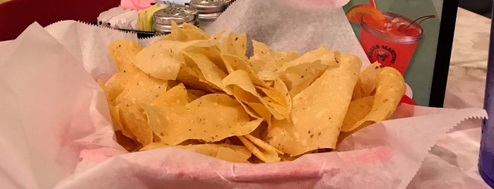 Chuy's Tex-Mex is one of Dustinさんのお気に入りスポット.