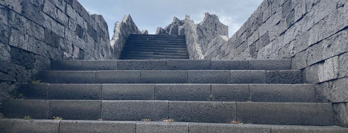 光と風と波の塔 is one of 神津島あたりの離島たち（新島←NEW）.