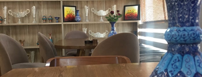 Idema Café is one of تمام كافه هاي تهران.