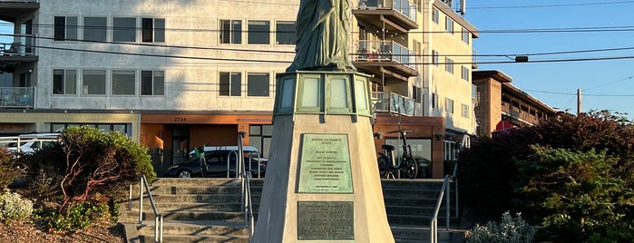 Statue de la Liberté d'Alki is one of Lieux qui ont plu à Bill.