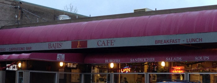 Bajis Cafe is one of สถานที่ที่ Mark ถูกใจ.