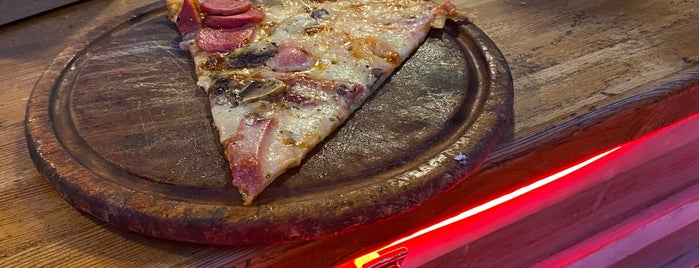 The Newyorker Pizza is one of Cansu's Saved Places.