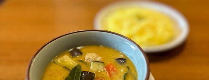 カレーリーブス is one of Soup Curry.