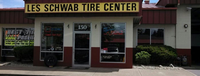 Les Schwab Tire Center is one of Tempat yang Disukai Seth.