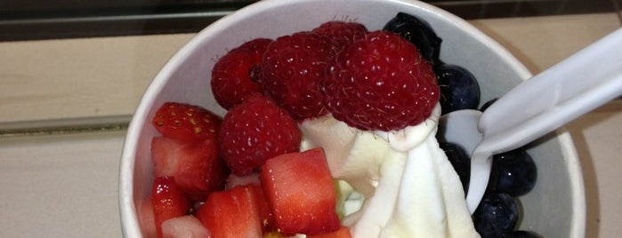 Pinkberry is one of Lugares favoritos de Pamela.