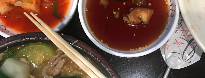 큰손 칼국수 is one of Sheenaさんのお気に入りスポット.