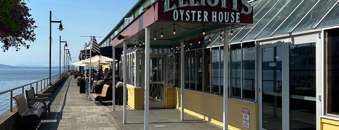 Elliott's Oyster House is one of Portland / Seattle 2016.