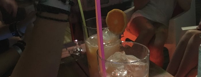 Alhambra Shisha Bar Long Drinks is one of Fedor'un Beğendiği Mekanlar.