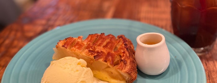 Granny Smith Apple Pie & Coffee is one of Food & Desserts in Tokyo 😍🇯🇵.