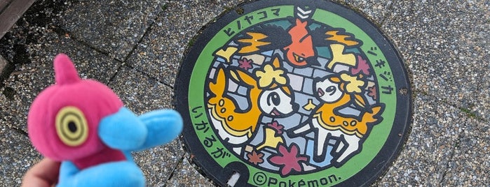 Pokémon manhole cover (Poké Lid) Fletchinder Deerling is one of ポケモンマンホール.
