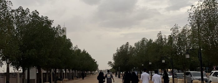 Al Swaidi Walk is one of Lugares favoritos de Norah.