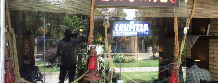 Miveh Café | کافه میوه is one of Lugares favoritos de iman.