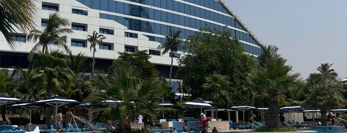 Pool Bar - Jumeirah Beach Hotel is one of Posti che sono piaciuti a Pouria.