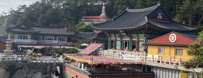 Haedong Yonggungsa Temple is one of Busan.