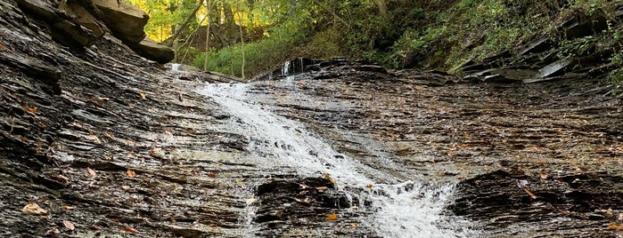 Buttermilk Falls is one of Lugares favoritos de Alyssa.