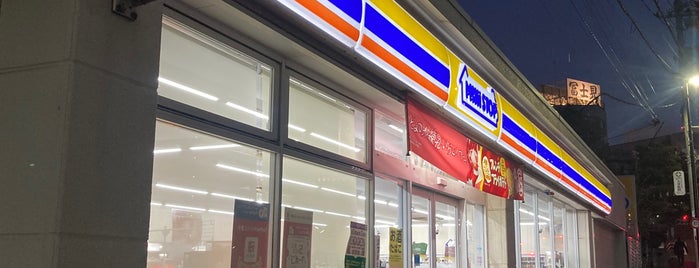 ミニストップ 福通越中島店 is one of 都心の駐車場付コンビニ.