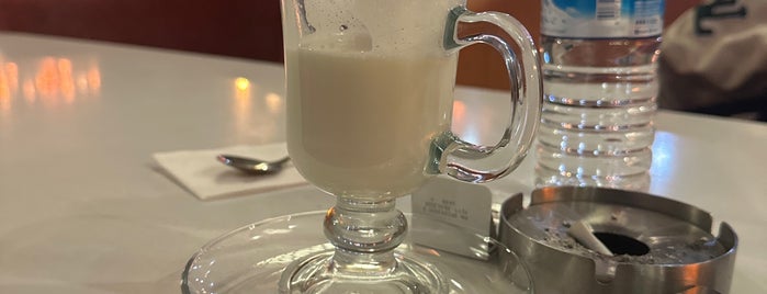Ab'u Bahreyn Nargile Cafe is one of Lugares favoritos de Öznur.