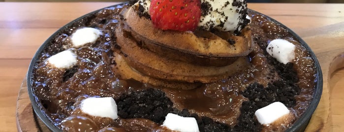 Molten Chocolate Cafe is one of 2017 To Go List.
