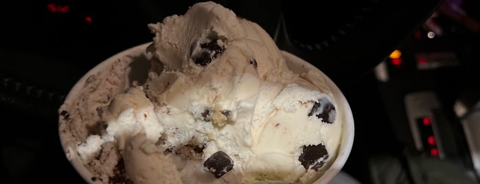 Stillwell's ice Cream is one of Praia.