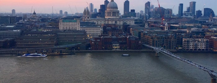 Tate Modern Viewing Level is one of Lugares favoritos de Shane.