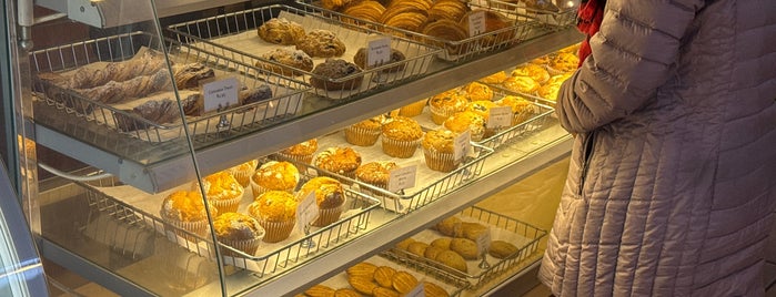 DoLy's Delectables is one of Favorite Bakeries.