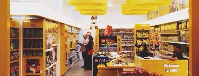 Lego Store is one of Tempat yang Disukai Woo.