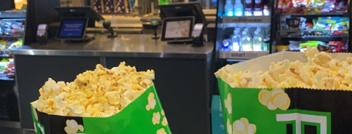 Cineplex Cinemas is one of Joshuaさんのお気に入りスポット.