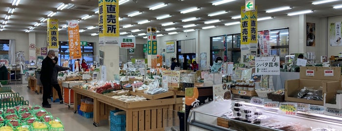 りんごの里 農産物直売所 is one of 買い物.