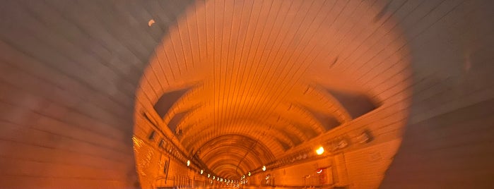 関越トンネル is one of 関越自動車道.