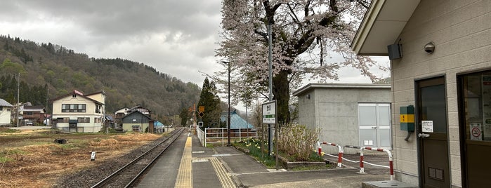 Nishi-Ōtaki Station is one of JR 고신에쓰지방역 (JR 甲信越地方の駅).