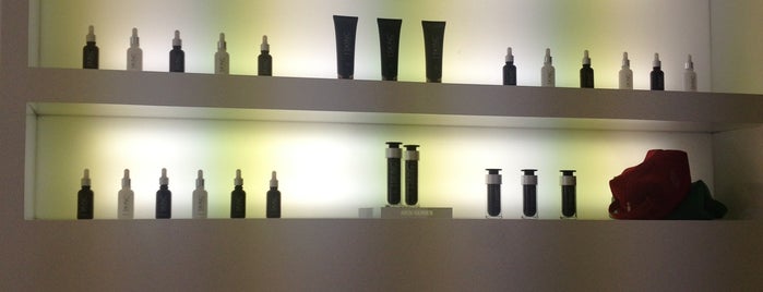 Skinc - Skin Supplement Bar is one of Museu Madrid.
