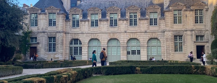 Jardin de Sully is one of Lugares favoritos de Daniel.
