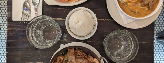 Sukhumvit 51 is one of Midtown Lunch.