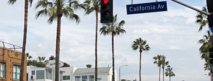 The View - Hollywood Sign is one of Cosas por hacer en Los Ángeles.