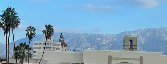 Sheraton Pasadena Hotel is one of Posti che sono piaciuti a John.