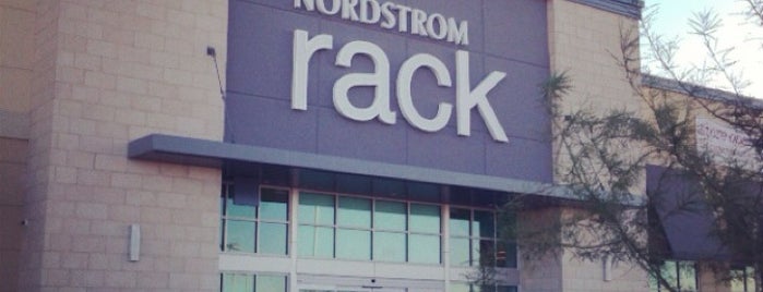 Nordstrom Rack is one of Orte, die Chuck gefallen.
