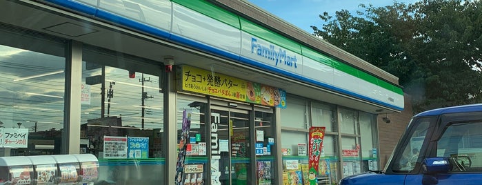 FamilyMart is one of 食べ物関係.