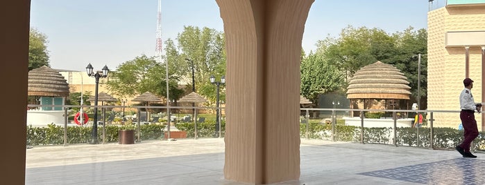 InterContinental Riyadh pool is one of T : понравившиеся места.