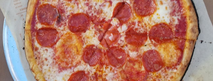 Blaze Pizza is one of Posti che sono piaciuti a Rob.