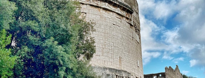 Mausoleo di Cecilia Metella is one of Roma Monumenti.