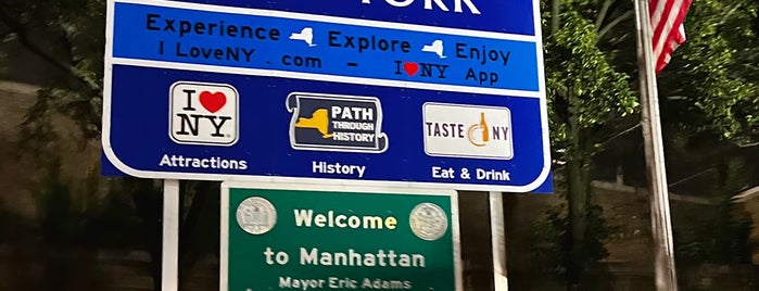 Welcome to Jersey City Sign is one of New York 5 (2017).