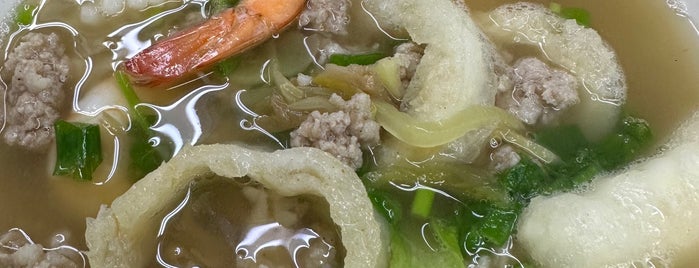 第一街潮州鱼汤 First Street Teochew Fish Soup is one of Sing resto.