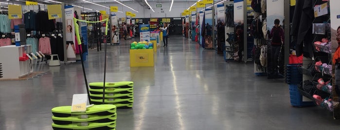 Decathlon is one of สถานที่ที่ Carla ถูกใจ.