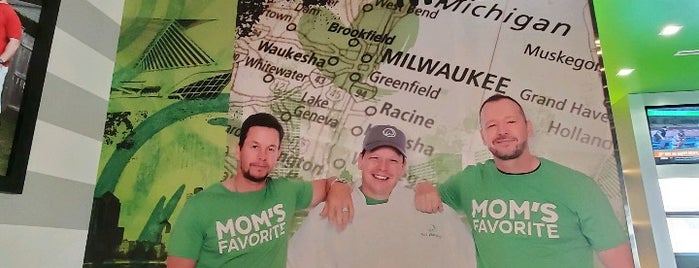 Wahlburgers is one of Deanさんのお気に入りスポット.