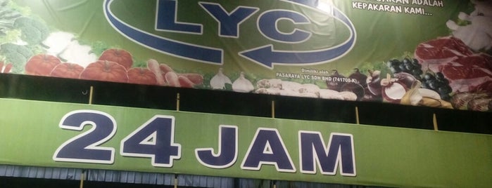 Pasaraya LYC Batu 9 is one of Tempat yang Disukai ꌅꁲꉣꂑꌚꁴꁲ꒒.