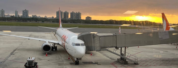 Aeroporto Internacional de Vitória / Eurico de Aguiar Salles (VIX) is one of Eduardo'nun Beğendiği Mekanlar.